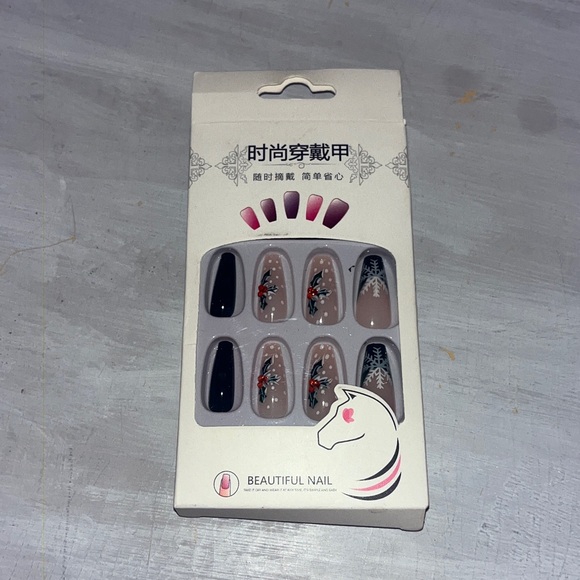 Press on Nails - Picture 10 of 11